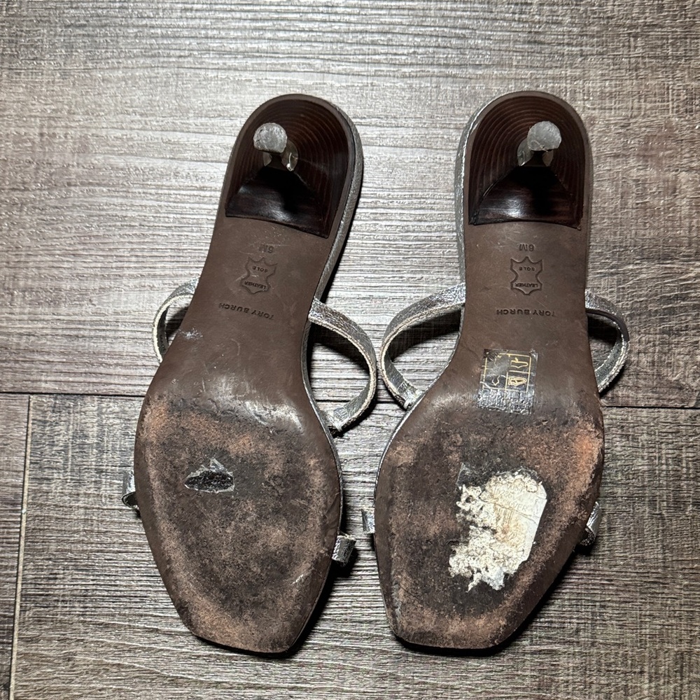 Tory Burch Miller Bombé Low Heel Sandals in metallic silver leather - Picture 5 of 13